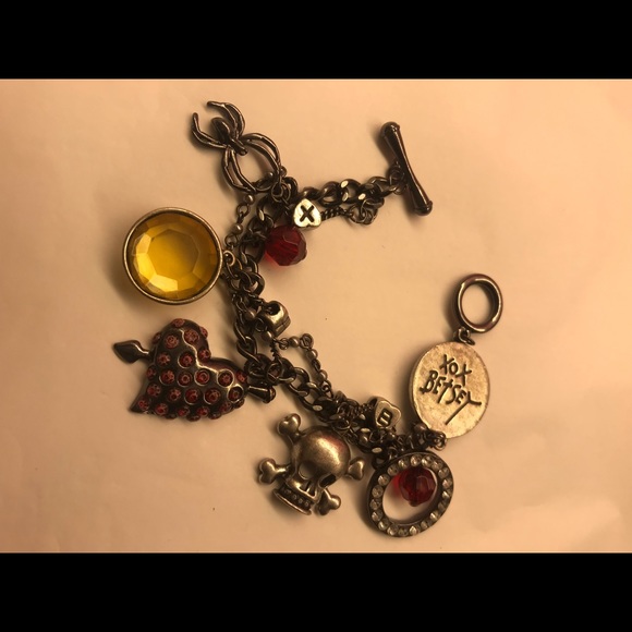 Betsey Johnson vintage spider charm heart bracelet gothic skull poison heart - Picture 3 of 4